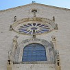 Foto: Particolare della Facciata con Rosone  - Cattedrale di San Nicola Pellegrino  (Trani) - 24